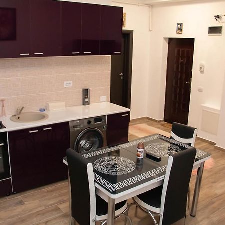 Apartament Capitala Militari Roşu エクステリア 写真