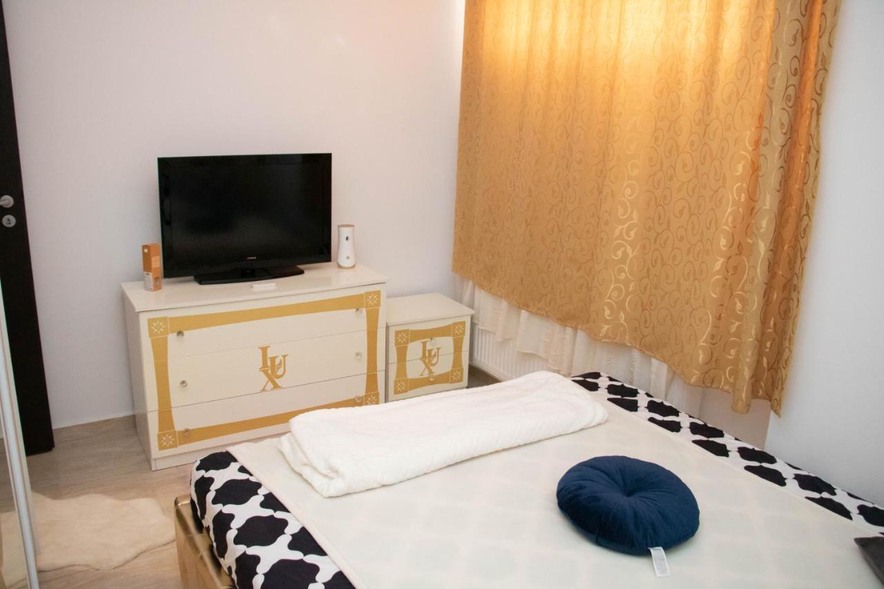 Apartament Capitala Militari Roşu エクステリア 写真