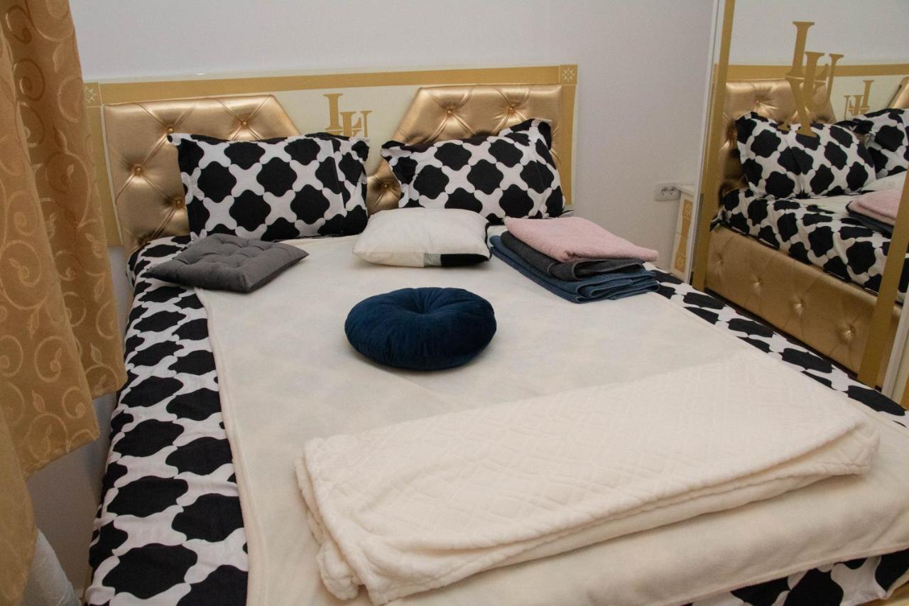 Apartament Capitala Militari Roşu エクステリア 写真