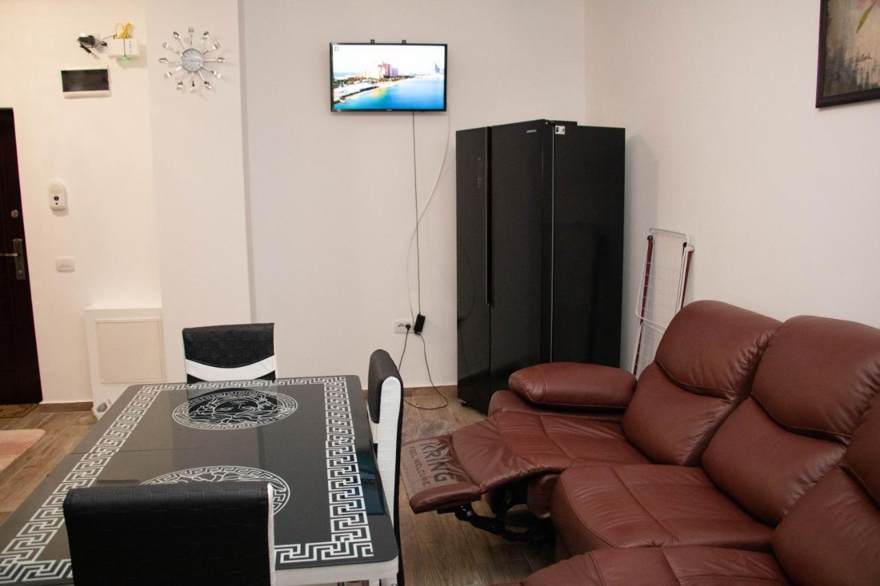 Apartament Capitala Militari Roşu エクステリア 写真