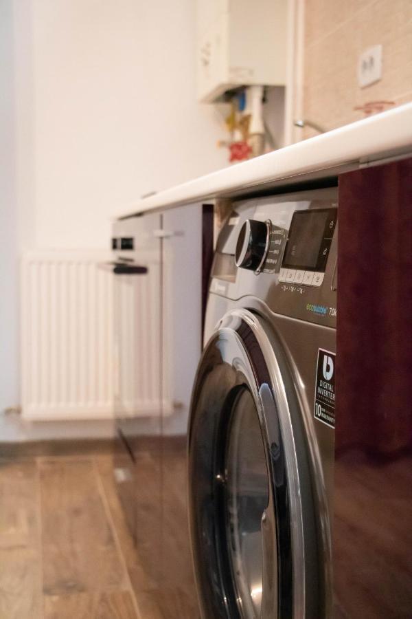 Apartament Capitala Militari Roşu エクステリア 写真