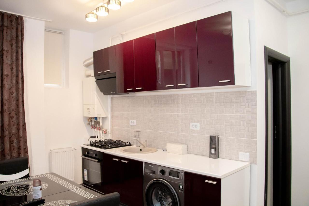 Apartament Capitala Militari Roşu エクステリア 写真